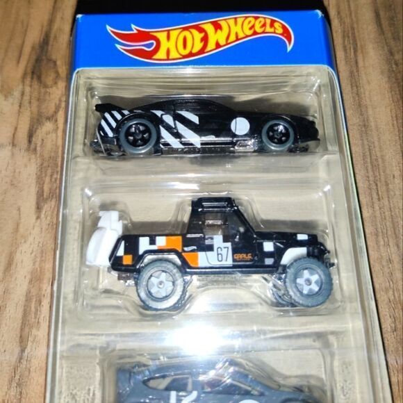 2021 HOT WHEELS Speed Blur 5 Pack - Mustang, Jeep, Fiesta, Crusher - Picture 3 of 7